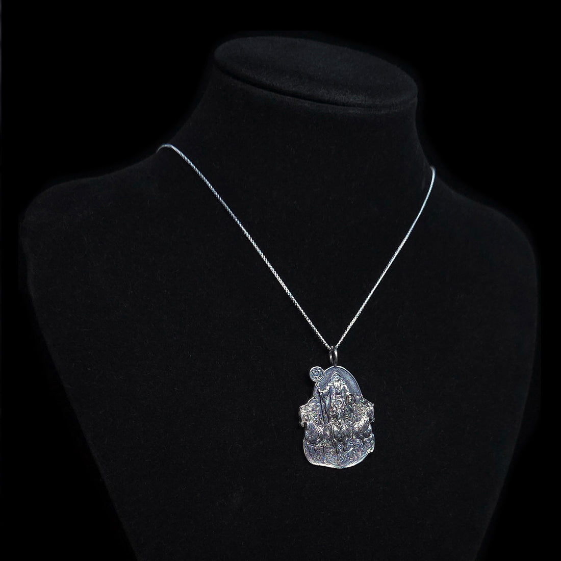 RBZ Jewelry Elijah the Prophet pendant in sterling silver worn on a 45 cm chain, displayed on a black bust