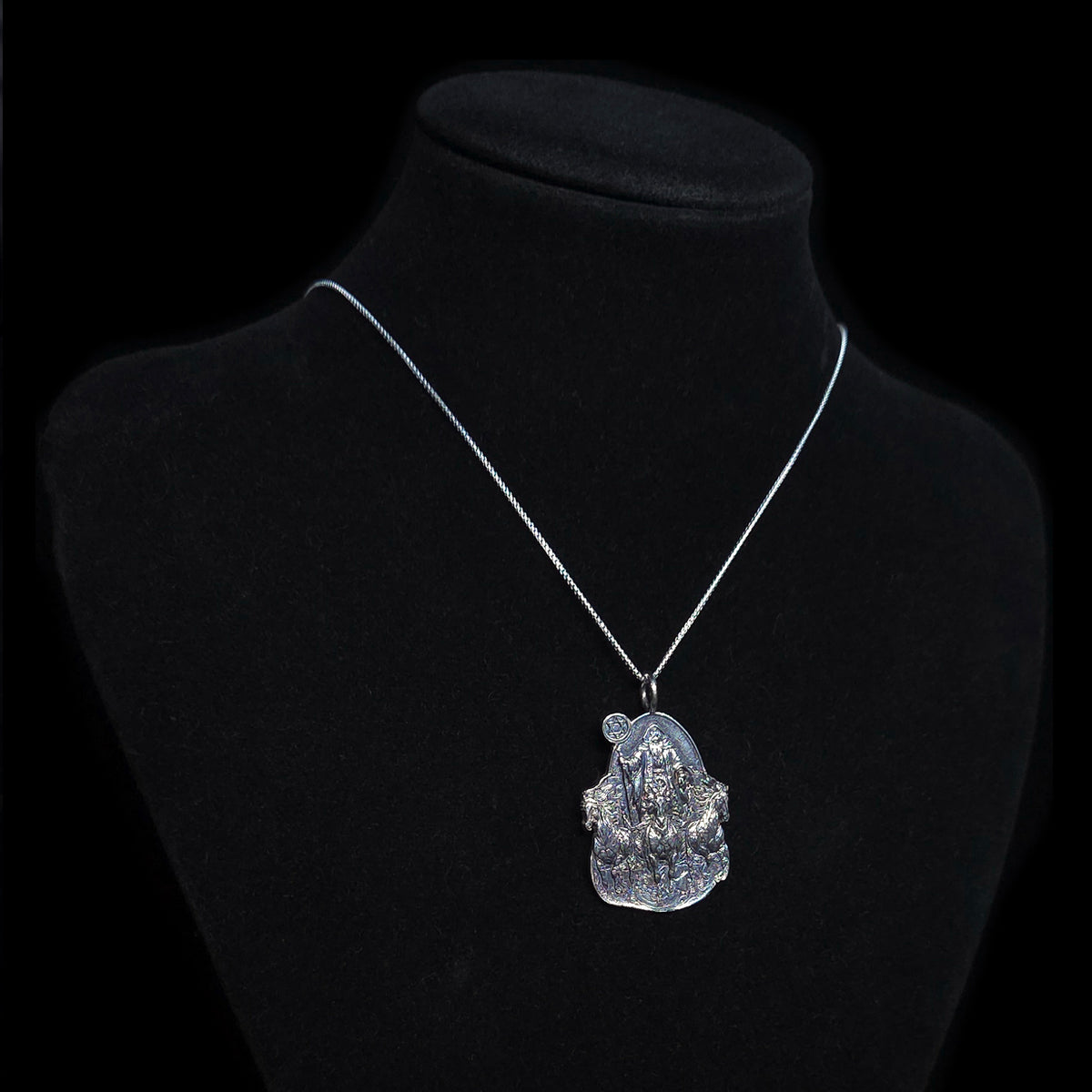 RBZ Jewelry Elijah the Prophet pendant in sterling silver worn on a 45 cm chain, displayed on a black bust